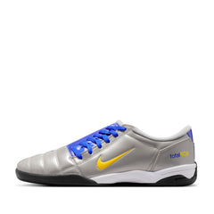 Un paio di Nike Total 90 Footwear
