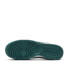 Un paio di Nike Dunk Low Retro Footwear