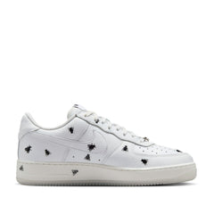 Un paio di Nike Air Force 1 Retro Qs Footwear