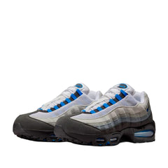 Un paio di Nike Air Max 95 Qs Footwear