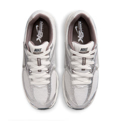 Un paio di Nike Air Max Moto 2k Footwear