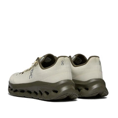 Un paio di On Cloudtilt Footwear