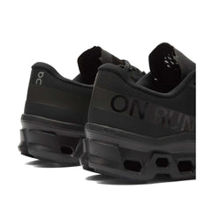 Un paio di On Cloudmster 1 Footwear