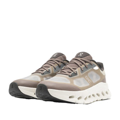 Un paio di On Cloudtilt Remix Footwear
