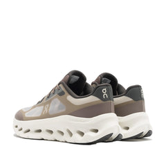 Un paio di On Cloudtilt Remix Footwear