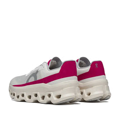 Un paio di On Cloudmster W Footwear