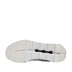 Un paio di On Cloud 6 W Footwear