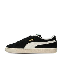 Un paio di Puma Suede Charlse F Stead Footwear