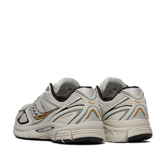 Un paio di Saucony Guide 7 Footwear