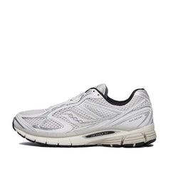 Un paio di Saucony Guide 7 Footwear