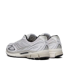 Un paio di Saucony Guide 7 Footwear