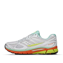Un paio di Saucony Guide 7 Footwear