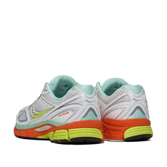 Un paio di Saucony Guide 7 Footwear