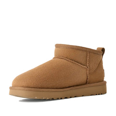 Un paio di Ugg Classic Ultra Mini Footwear