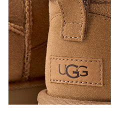 Un paio di Ugg Classic Ultra Mini Footwear
