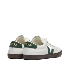 Un paio di Veja Panenka Footwear