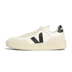 Un paio di Veja V-90 Footwear