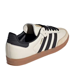 Un paio di Adidas Originals Samba Og Footwear