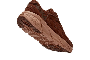 Un paio di Hoka Clifton L Suede Footwear