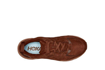Un paio di Hoka Clifton L Suede Footwear